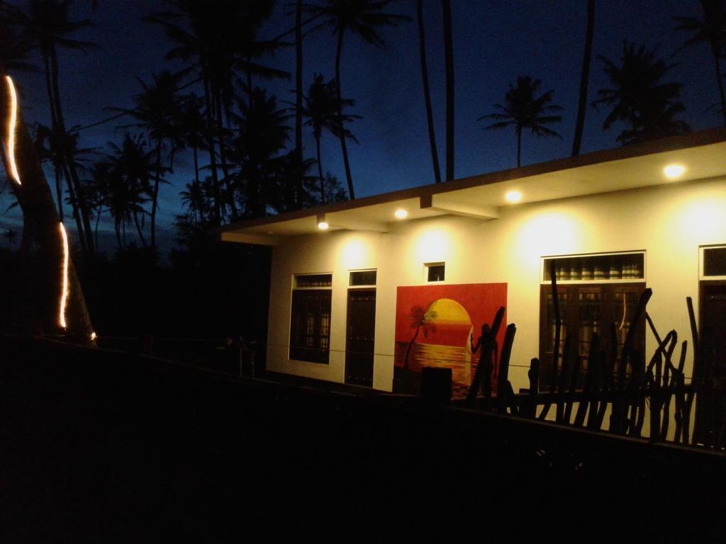 Sunset Surfing Beach Resort Matara Bagian luar foto