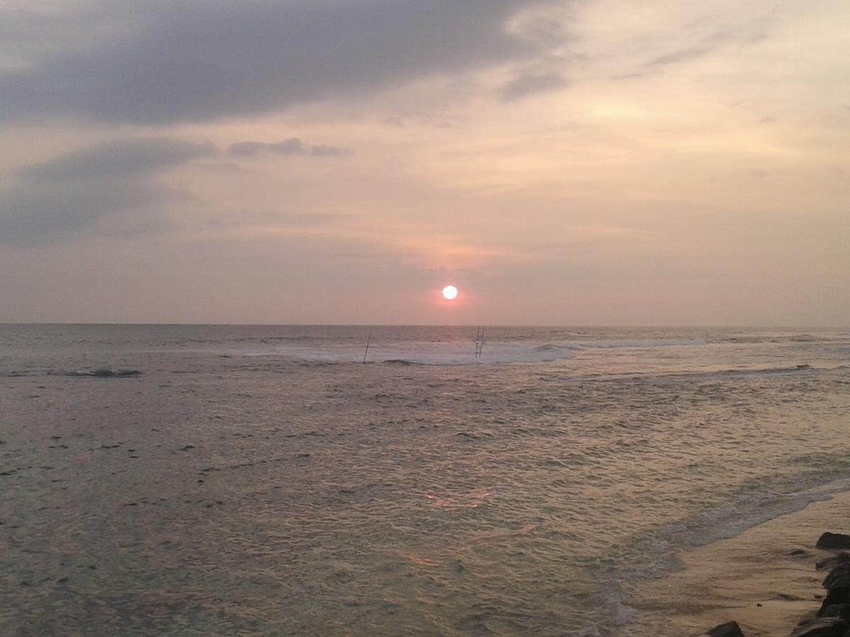 Sunset Surfing Beach Resort Matara Bagian luar foto