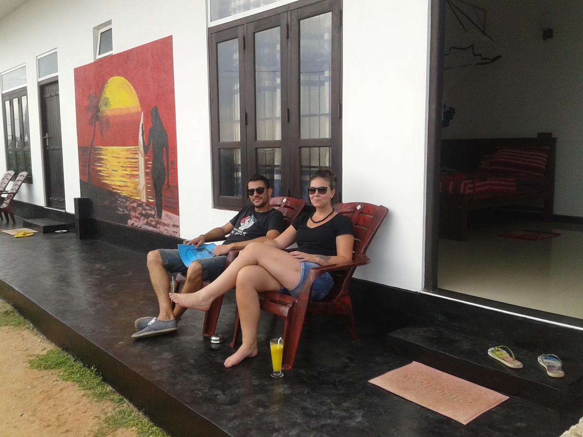 Sunset Surfing Beach Resort Matara Bagian luar foto